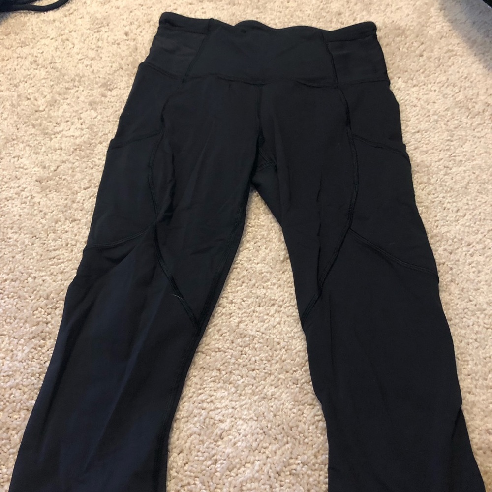 Lulelemon black cropped leggings